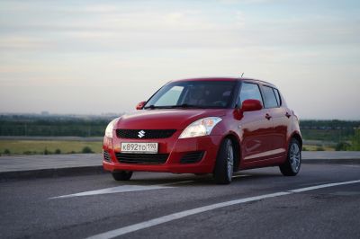 Red Suzuki Swift Second Gen
